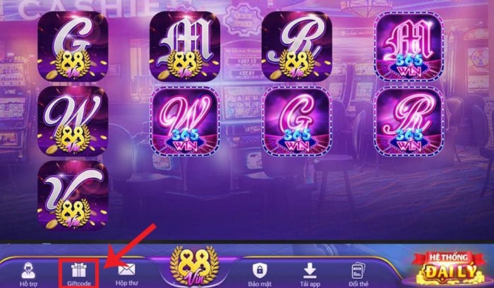 Nhấn chọn vào mục Giftcode có biểu tưởng hình hộp quà ở thanh menu.