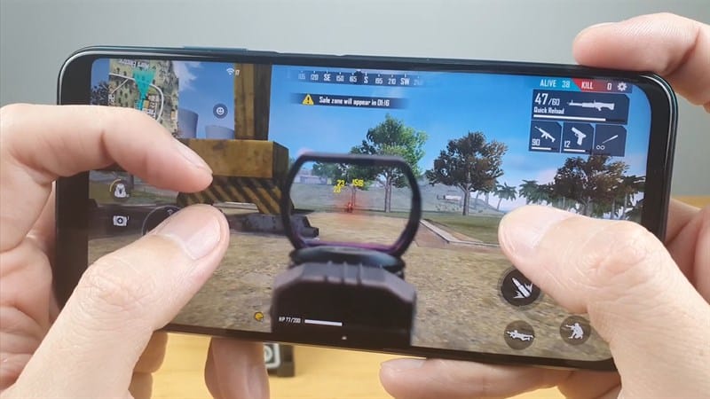 Hình chơi game Free Fire trên điện thoại