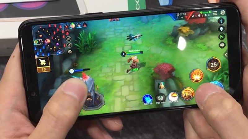 Hình đang chơi game Liên Quân Mobile