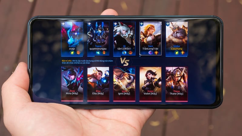 Hình đang chơi game Liên Quân độc đáo