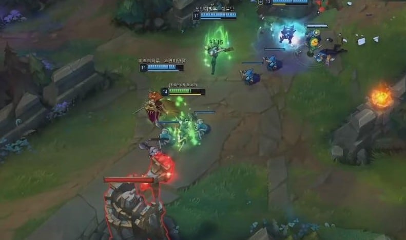 Lao Lên Trao Đổi Khi Akali Đã Sử Dụng Bom Khói