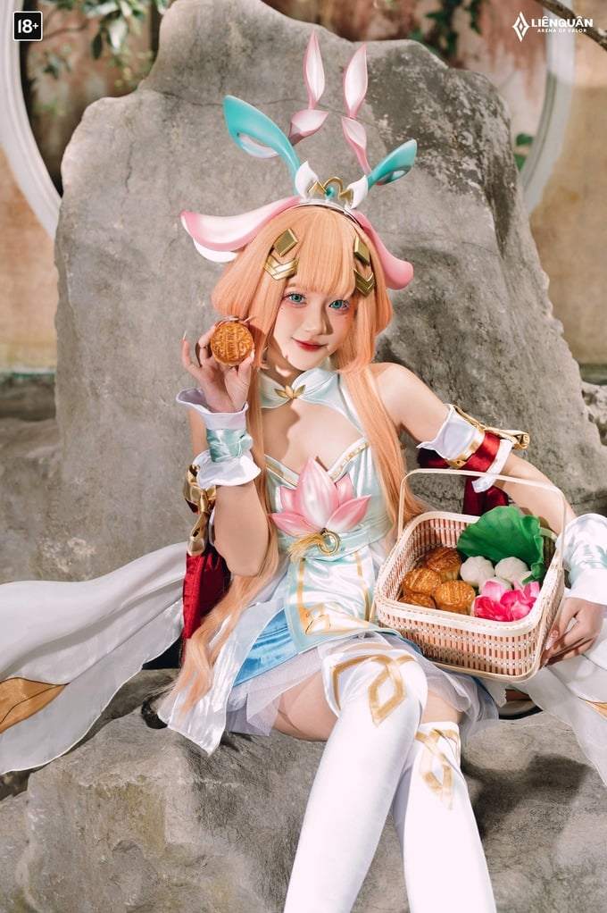 Cosplay Helen Hồng Liên Tiên Tử
