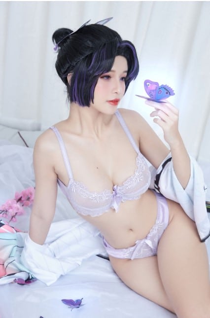 Hình Shinobu cosplay 18 mặc đồ ngủ
