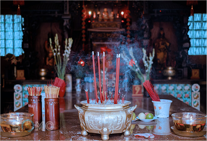 mơ thấy bàn thờ đánh con gì