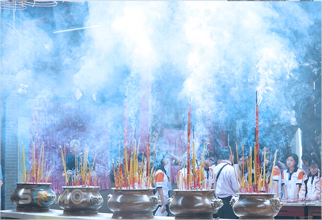 mơ thấy bàn thờ nghi ngút